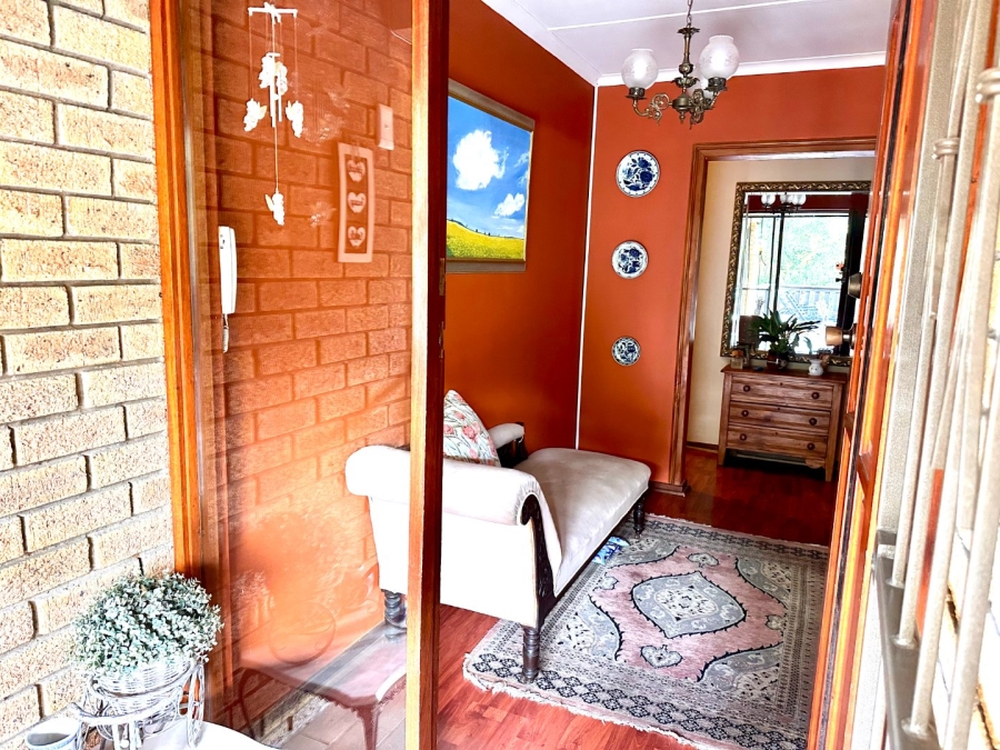 4 Bedroom Property for Sale in Glen Barrie Western Cape